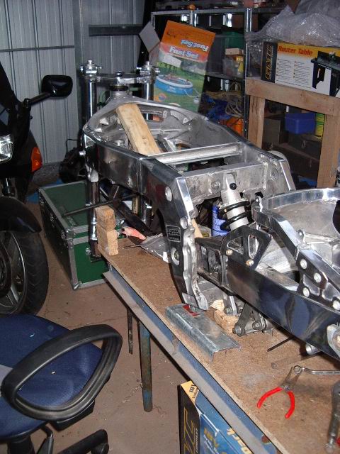 zxr750 frame 17K06 3.JPG