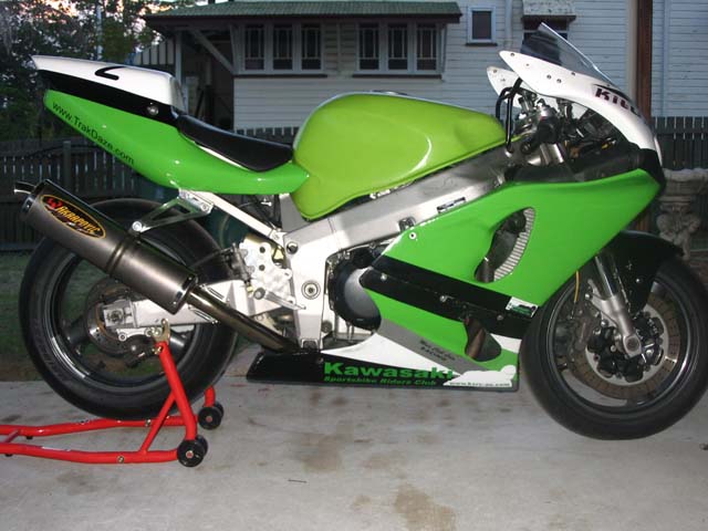 Mitchs ZX7R Right Side.jpg