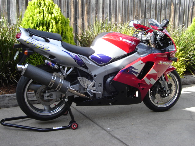 ZX9R.JPG