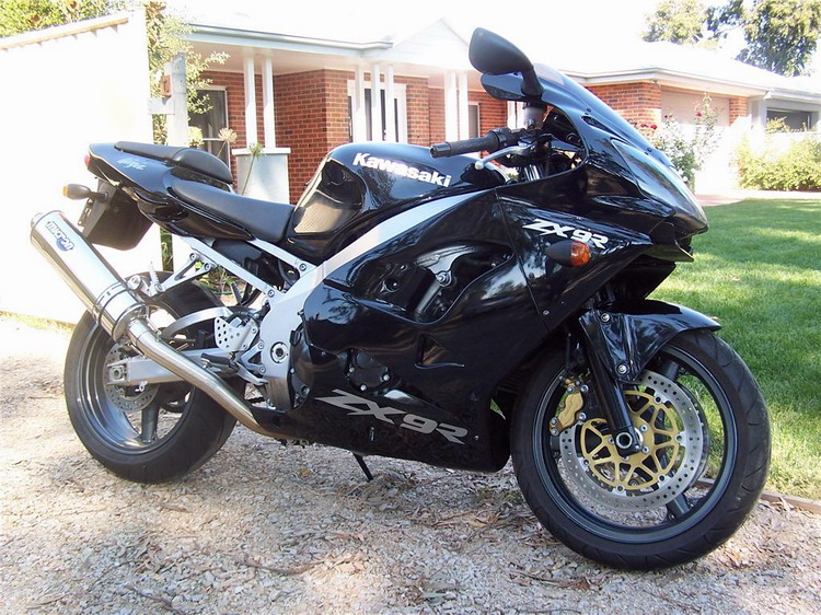 ZX9R 01.jpg