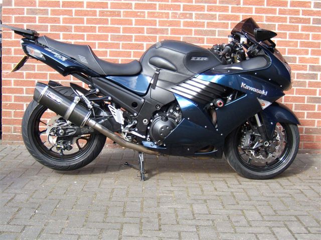 Kawasaki ZZR1400 C.F Quill (08).jpg
