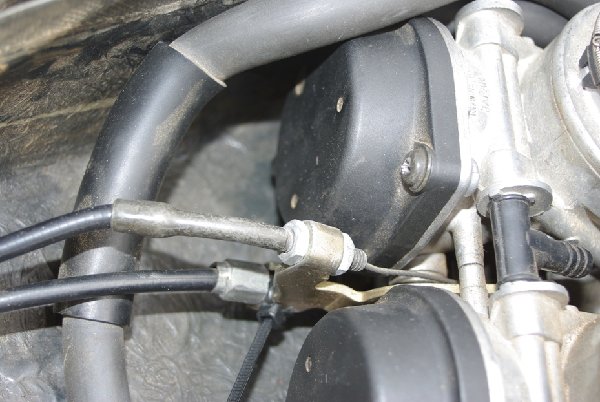R1 throttle cable1.jpg