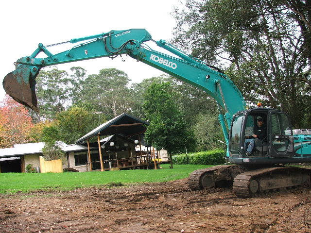 2004_0101Cobelco0041.JPG