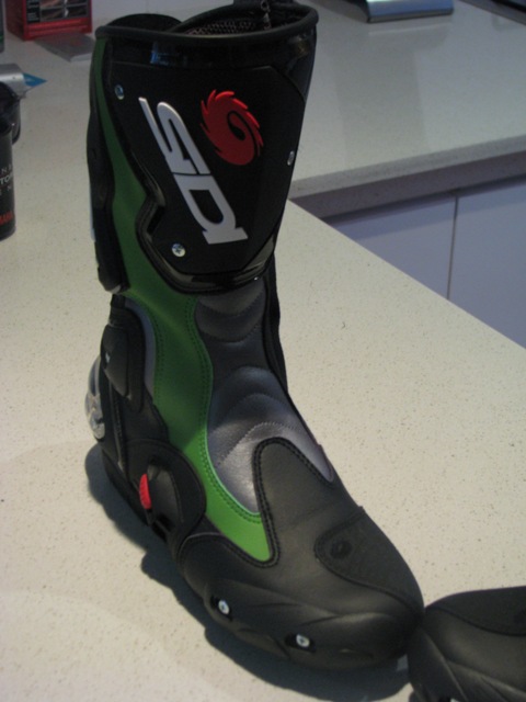 new boots w00t 01.JPG