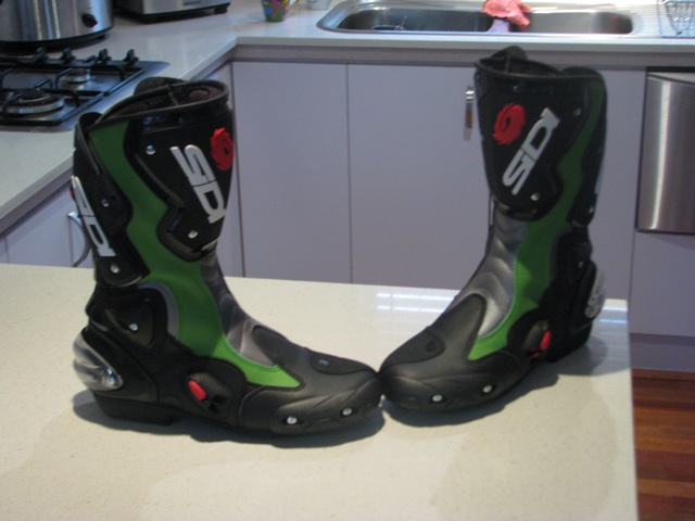new boots w00t 02.JPG
