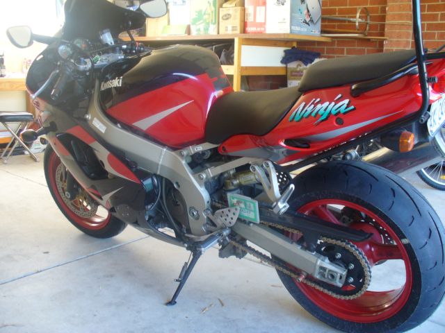 ZX9R.JPG