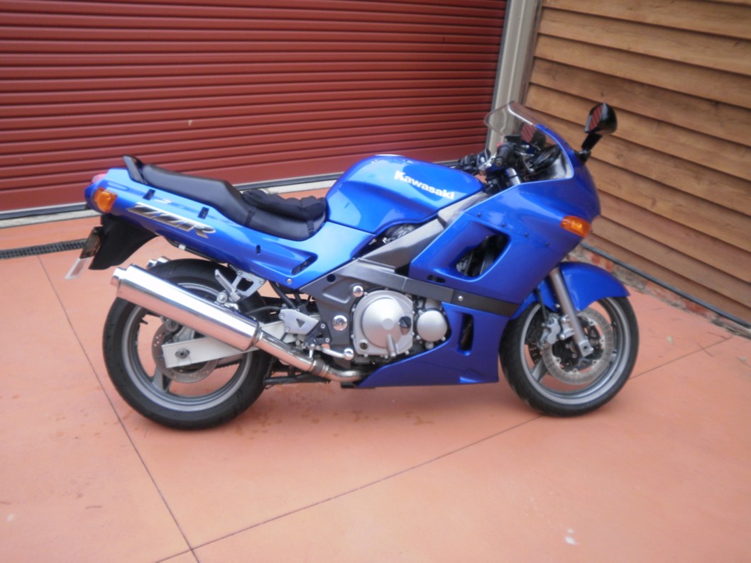 ZZR600 '03 - RH side angle-resized.jpg