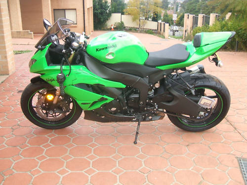 zx6r09brokeneverything.jpg