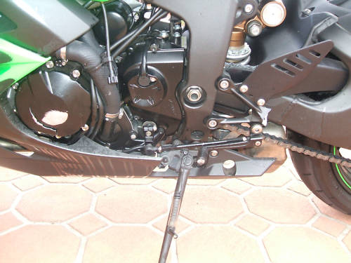 zx6r09brokenLHrearset.jpg