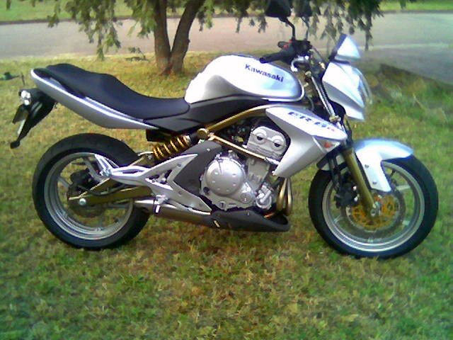 ER-6nlhs1_edited.jpg
