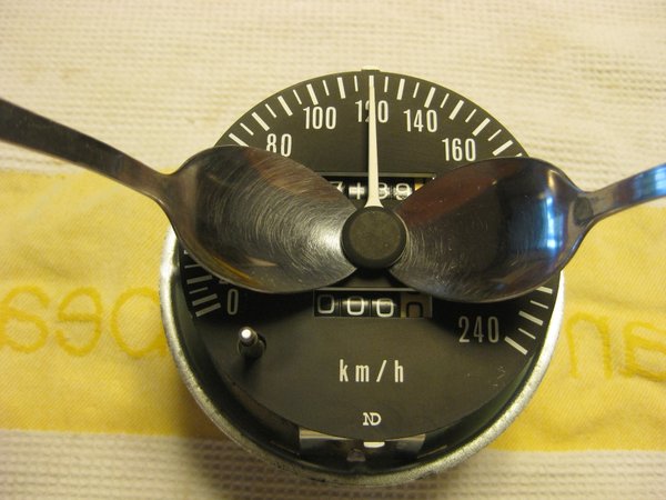 Speedo needle removal - spoons.JPG