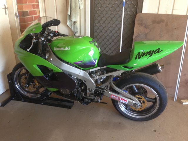 zx9r 640 green.jpg