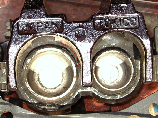 gpx750r_rhf_caliper.jpg