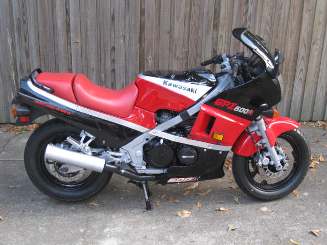 GPZ600 RHS bok shot 1.JPG