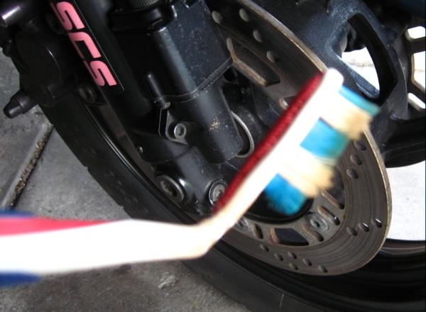 gpx750r_toothbrush_modding2.jpg