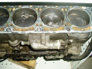 Piston hole1.jpg