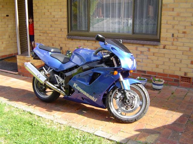 my zxr 750 (Small).JPG