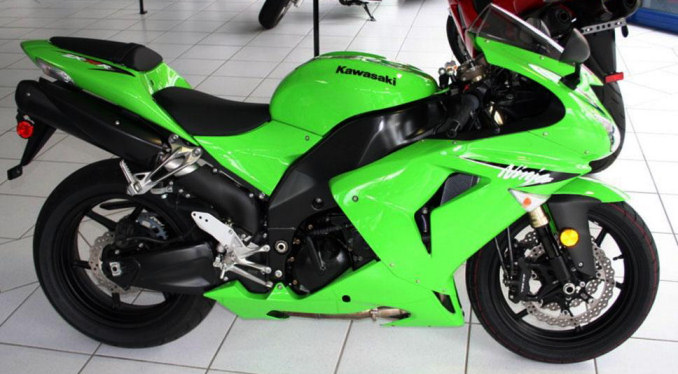 2007_Kawasaki_ZX10R_3r[1].jpg