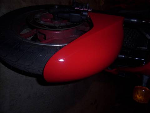 it took about three or four attempts to get this right. I sprayed 2 LIGHT coats, waiting 5 mins between the coats to ensure thickness and smoothness, sanded with wet 1200 grit wet dry and then another two coats and two again of clearcoat.<br /><br />took practice,