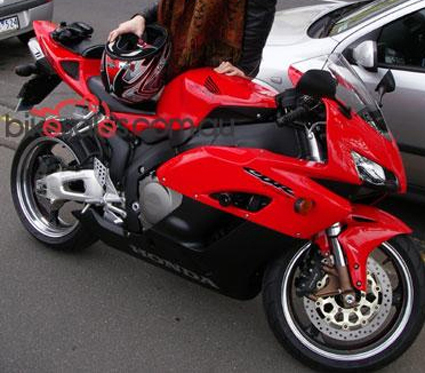 2004_fireblade_13700.jpg