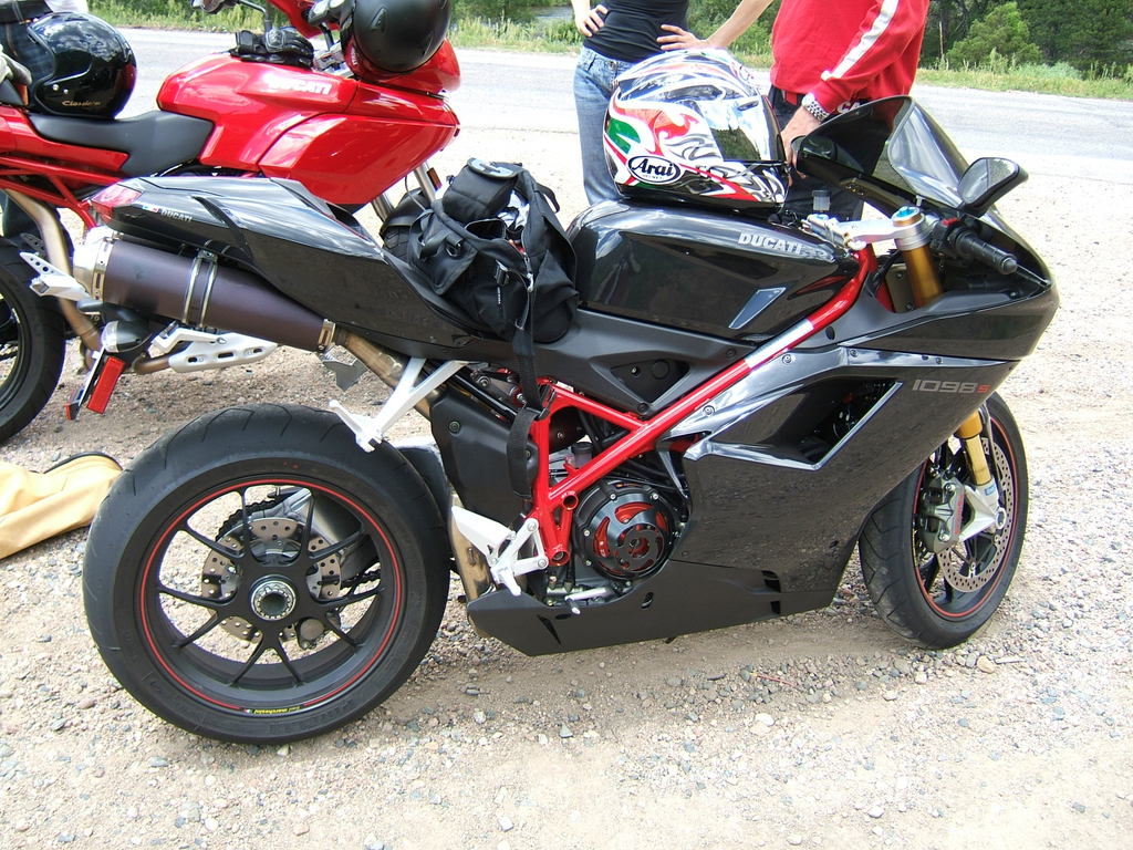Black 1098.jpg