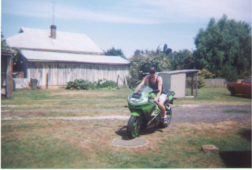 neka on 99 zx6r...01