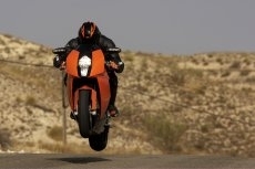 KTM-1190-RC8-Official-Superbike-premier_2.jpg