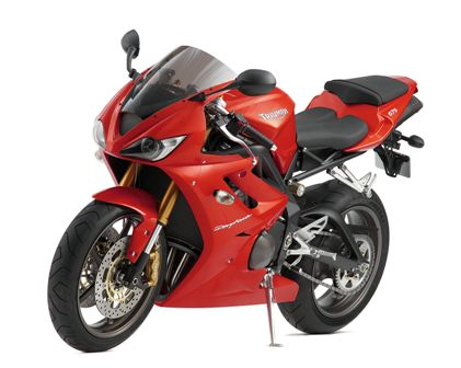 675 Triumph triple with excellent balance