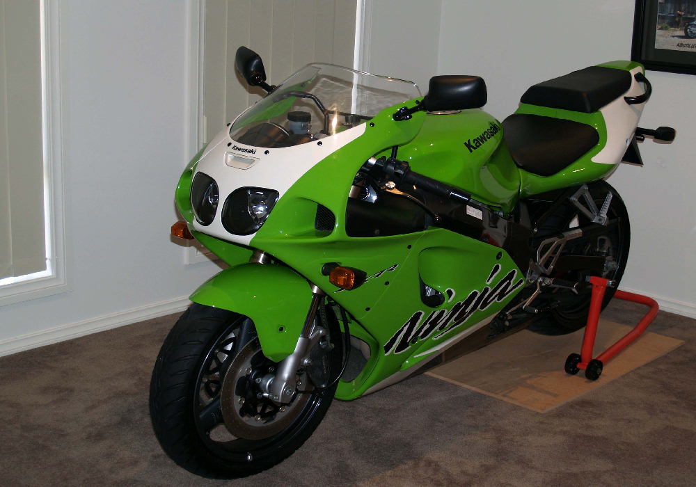 My ZX7 that sits inside my house and dosn't get used, only 6000km on clock