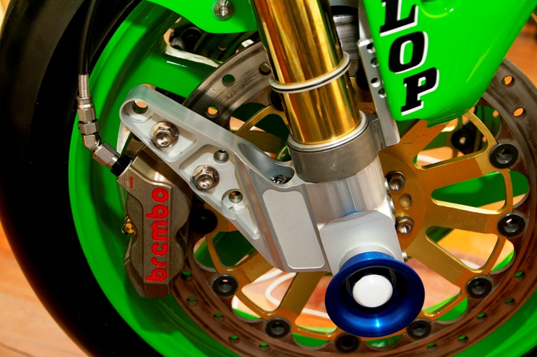 rightsidebrakesmall.JPG
