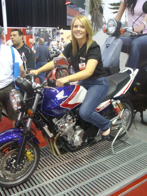 gf on the cb400 she's eyeing off
