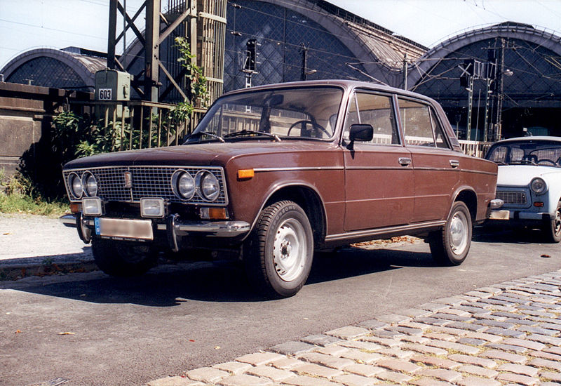 800px-car_lada_russian.jpg