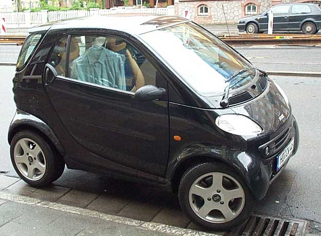 black_smart_car.jpg