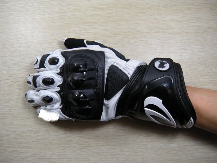 Glove 4.jpg