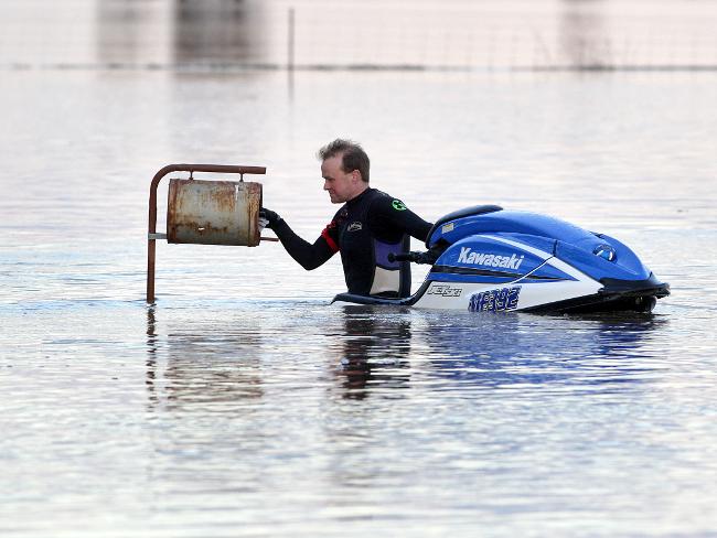 662100-victorian-floods.jpg
