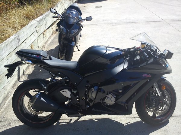 my zx10r.jpg (280.14 KiB) Viewed 2451 times My new ZX10R and My Trade In