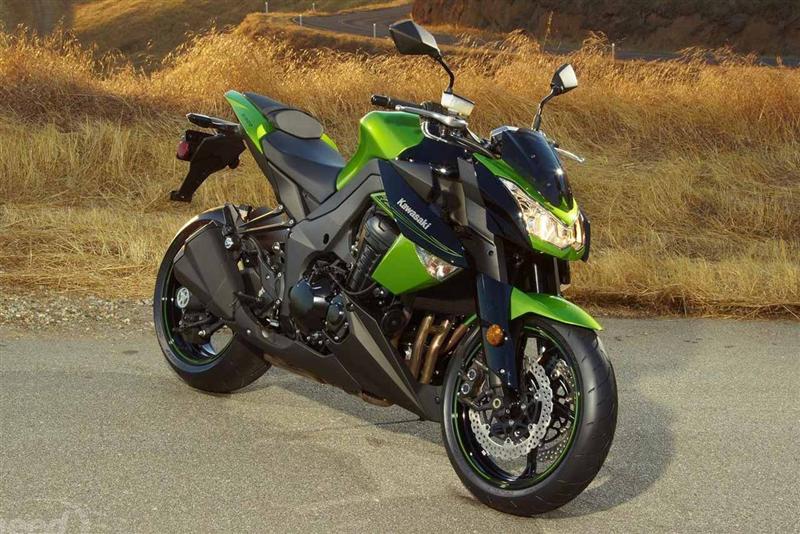 2011_kawasaki_z1000_07 (Medium).jpg