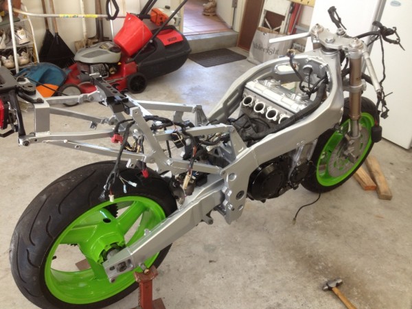 Wheels back on &amp; engine in. Valve cover got a coat of silver &amp; other bits got some black.