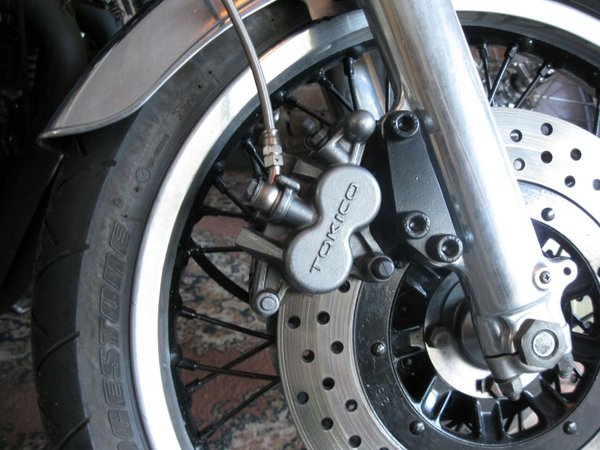 zx7 calipers (800x600).jpg