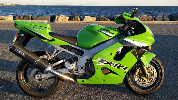 ZX9R-2002-Freo-sml.jpg