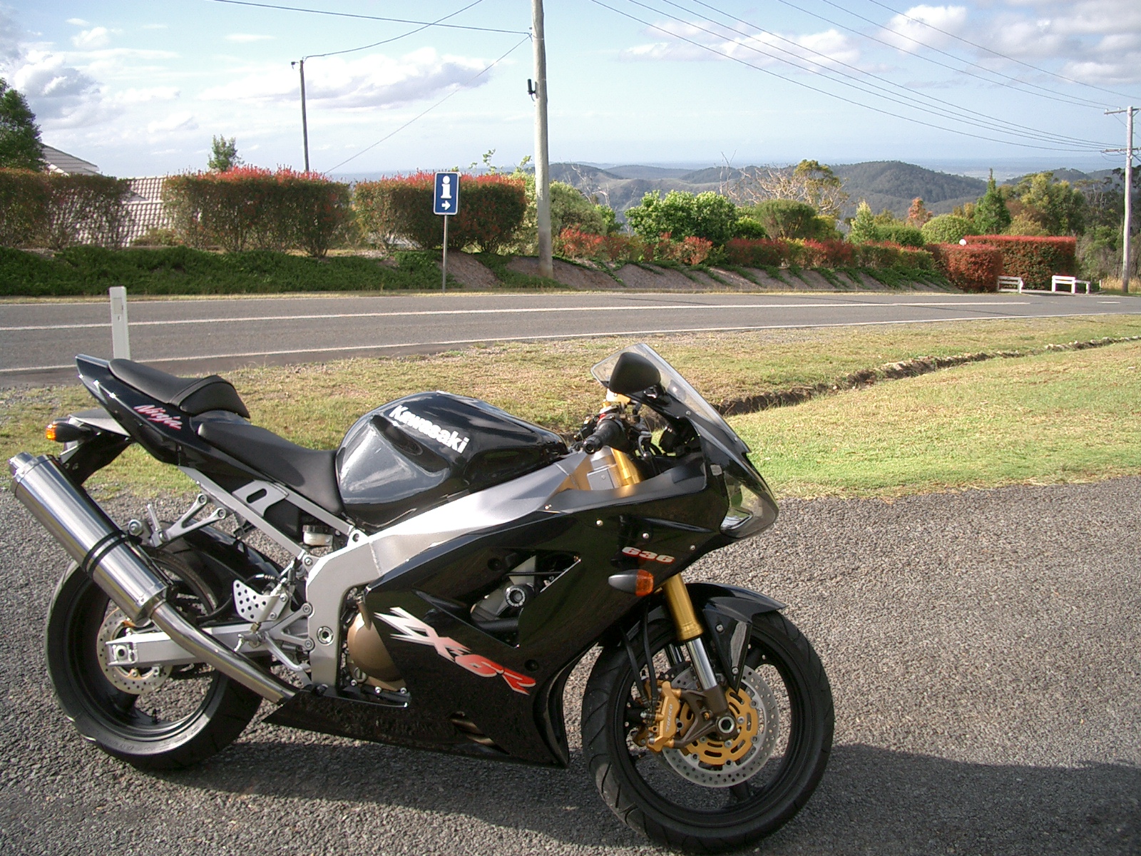 Here;s a piccy of my bike before i stuck on the exhaust, removed the air brake at the back  and indicators